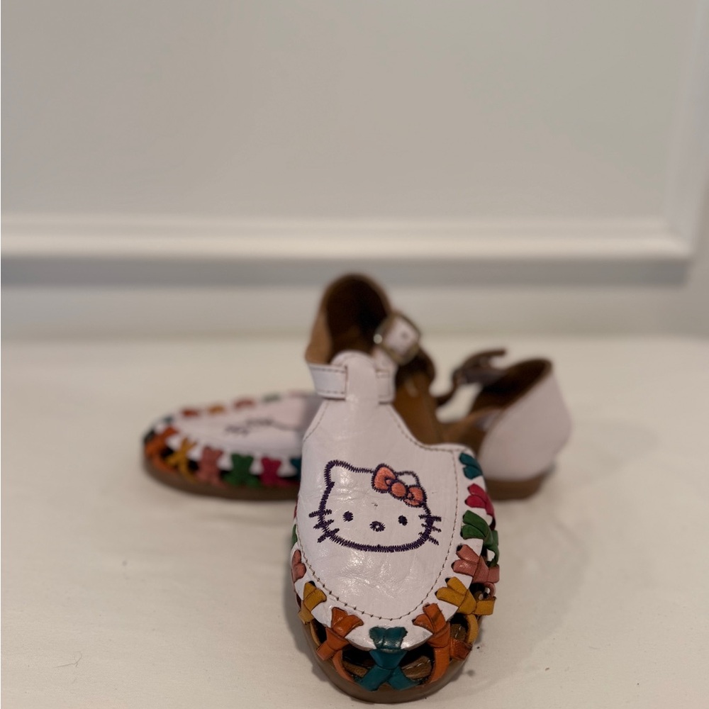 Hello‎ Kitty Huarache white Sandals approximately girls Size 12
